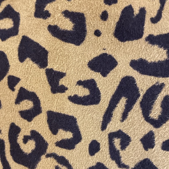 Chico’s BLACK LABEL Cheetah Print
Printed Faux-Suede Skirt Zipper Accents Size 1 - Picture 3 of 9